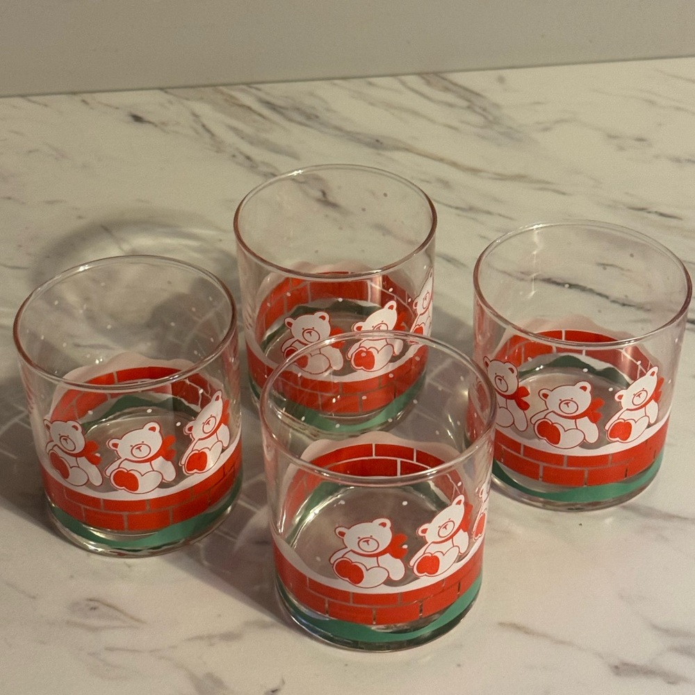 VTG Holiday Barware Nadir Figueiredo Teddy Bear On Brick Wall Glasses Lot Of 4